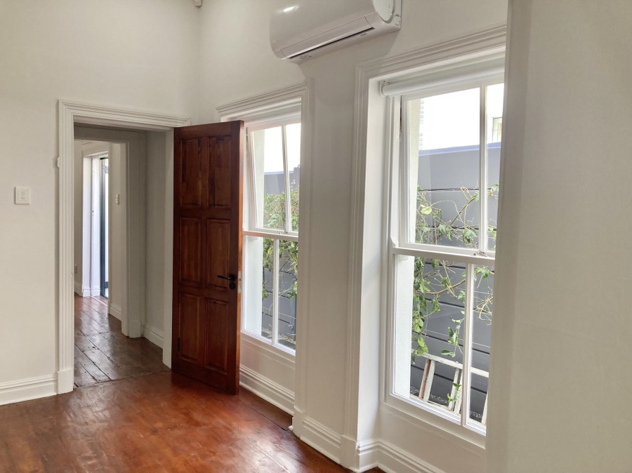 To Let 2 Bedroom Property for Rent in Claremont Village Western Cape